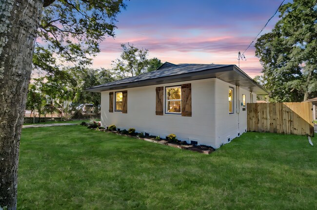 Building Photo - 635 Sequoia St