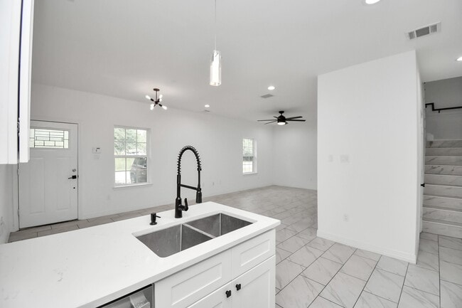 Building Photo - 9003 Prairie View Dr