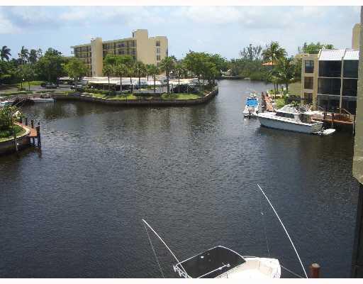 Building Photo - 1 Royal Palm Way