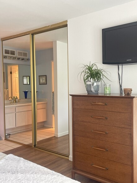 Building Photo - 4495 Caminito Cuarzo