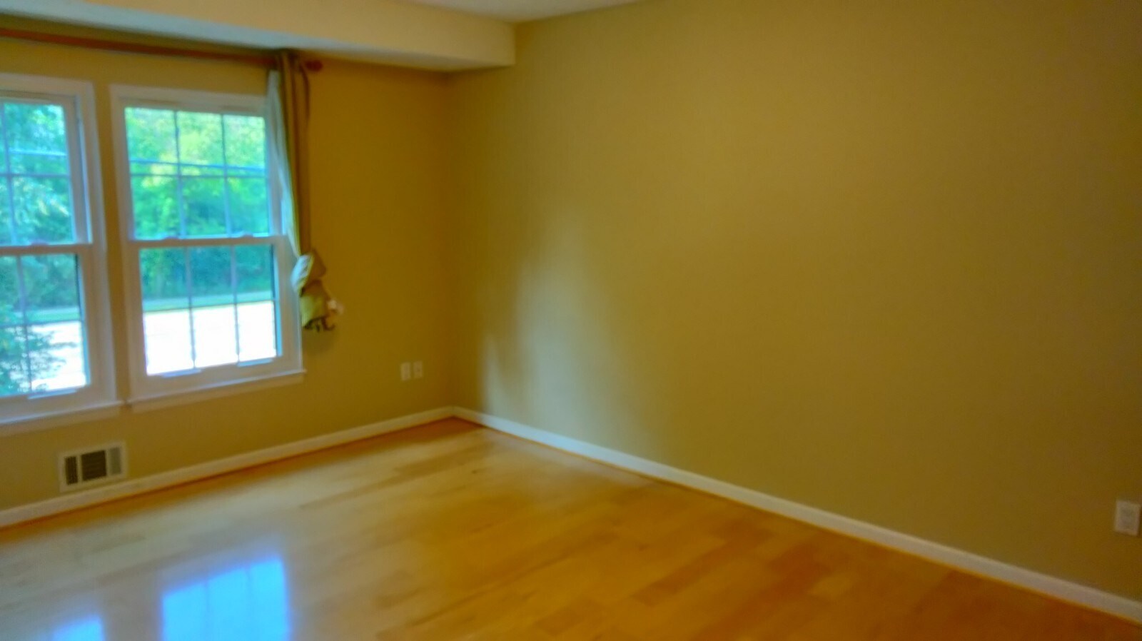 Master bedroom - 539 French Rd