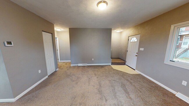 Building Photo - Renovated 2 Bed /1 Bath Single Family Home...