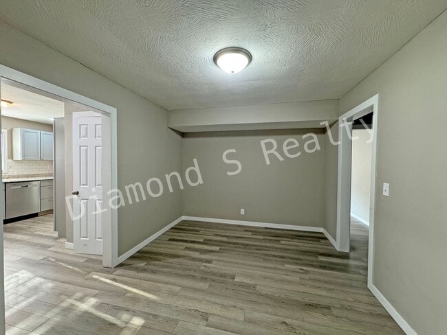 Building Photo - Updated and Located near Mercy Hospital!  ...