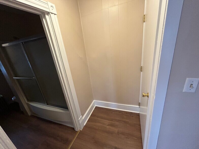 Building Photo - 507 Electric Ave