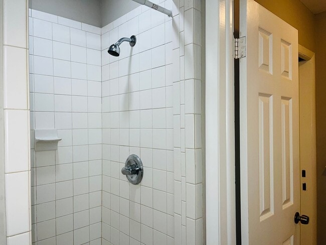 Building Photo - Wow! Beautiful brick 3 bedroom 2 bathroom home near Stone Mountain Village! Must See