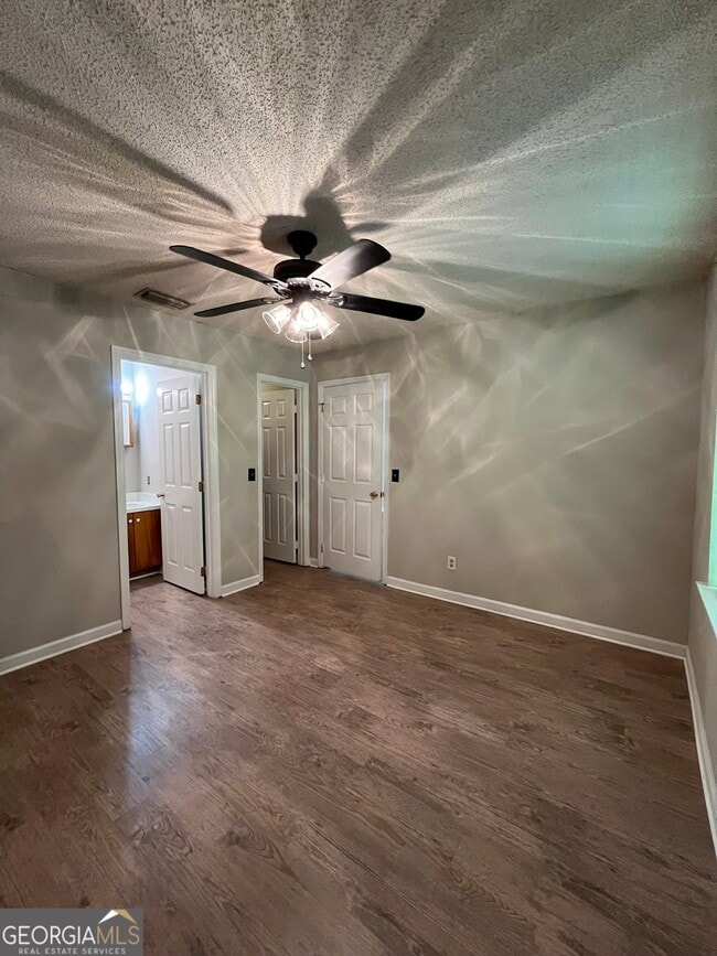 Building Photo - 300 Admiral's Walk Dr