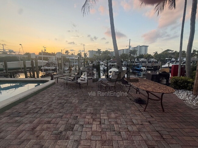 Building Photo - 861 SE 22nd Ave