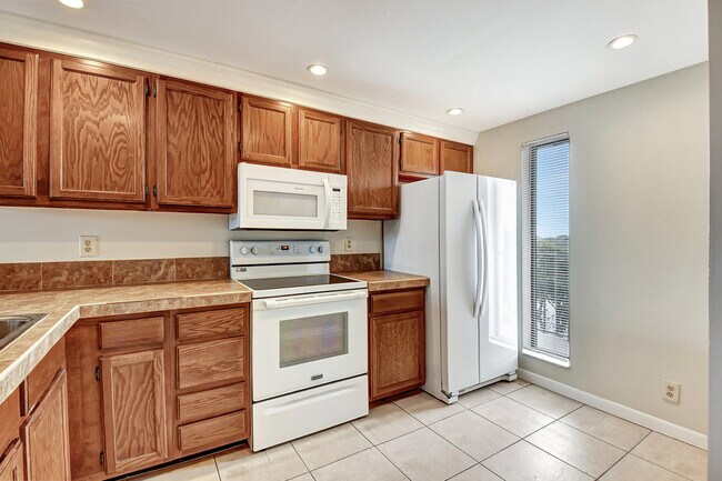 Building Photo - 21 Royal Palm Way