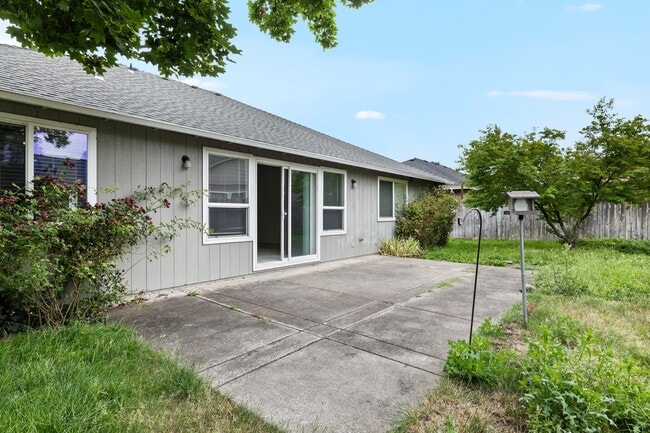 Building Photo - 621 Shadow Wood Dr