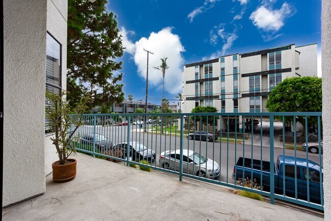 Building Photo - Heart of Bankers Hill at La Parc Chateau!