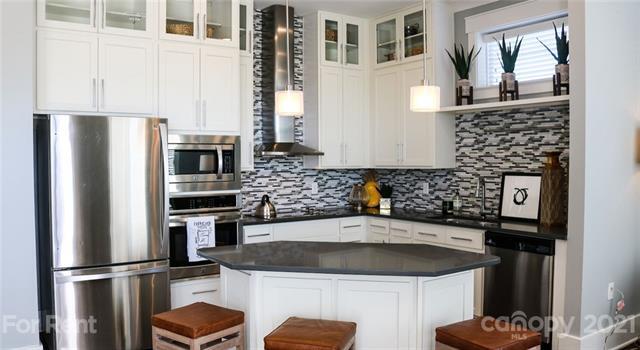 Building Photo - 1310 Iris Dr