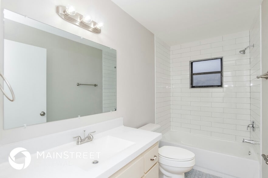 Building Photo - 2131 Ramsdale Dr SE
