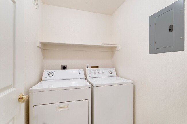 Building Photo - 3625 Strawberry Field Grove