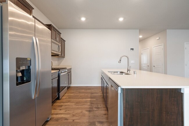 Building Photo - Modern Comfort in Country View Meadows – 3...