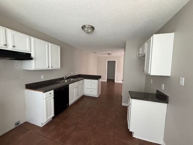 Building Photo - 3BR/2BA Memphis Rental with High Ceilings, Hardwood Floors & Fenced Yard