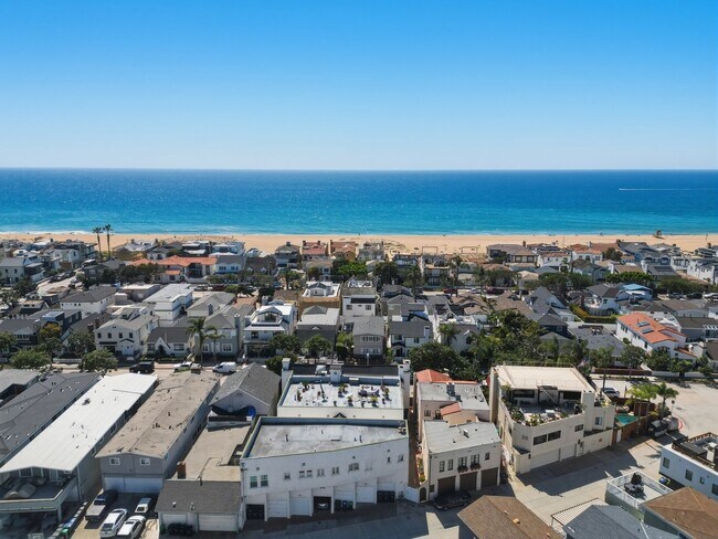 Building Photo - 1530 Miramar Dr