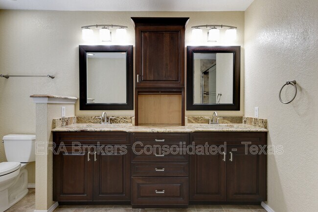Building Photo - 16734 Basin Oak