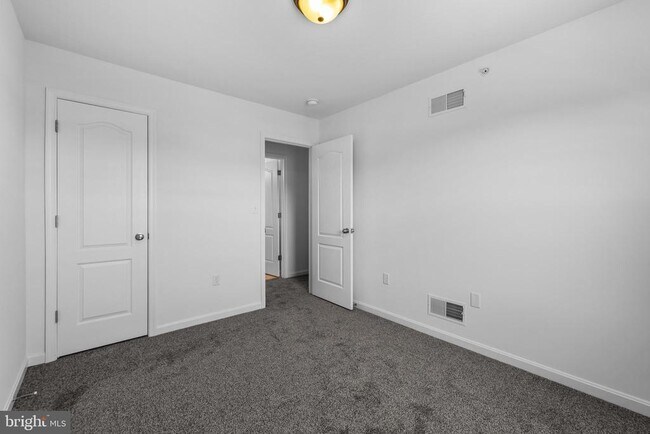 Building Photo - 116 Breezewood Dr