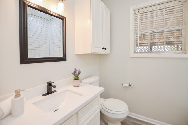 Building Photo - 1613 Mulcahy St