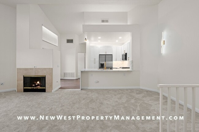 Building Photo - Newly renovated 2-bedroom UTC townhome in the coveted Andria of Renaissance at La Jolla community...