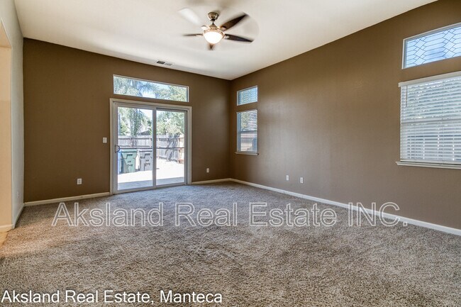 Building Photo - 2261 Silverlace Pl
