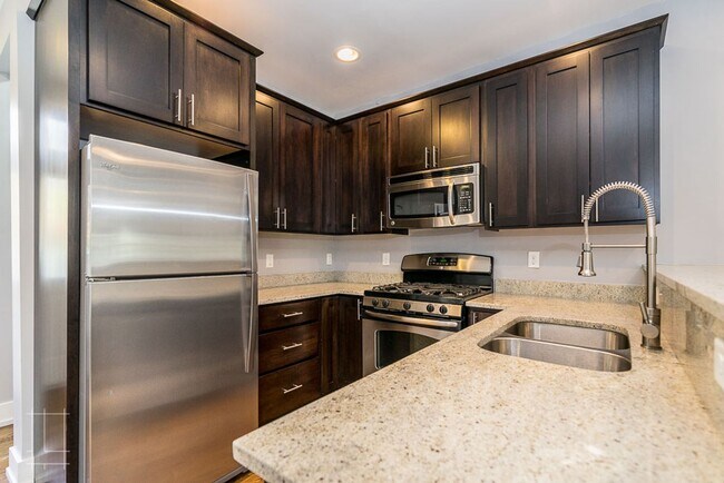 Building Photo - 160-162 E 3rd Ave