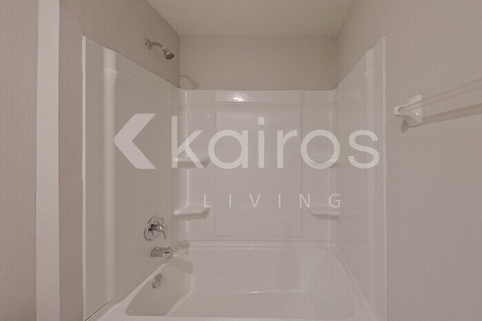 Building Photo - 8688 SW 43rd Ter