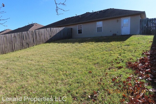 Building Photo - 4425-4427 W La Siesta St