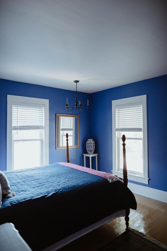 Building Photo - 108 W 6th St