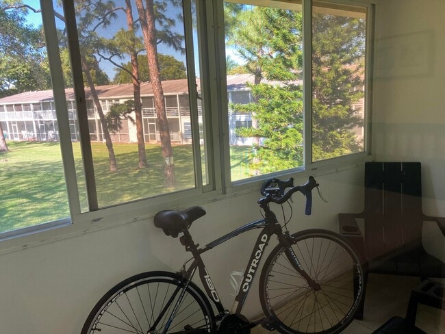 Building Photo - 100 Ventnor E