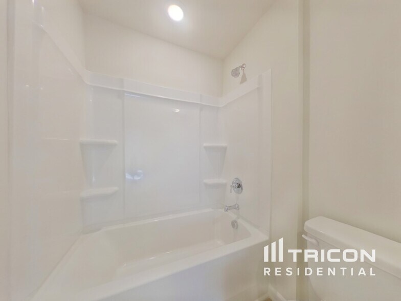 Building Photo - 4058 Rustling Grass Trl