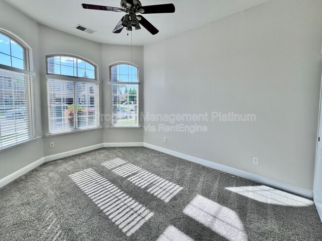 Building Photo - 2143 S Shirley Ave