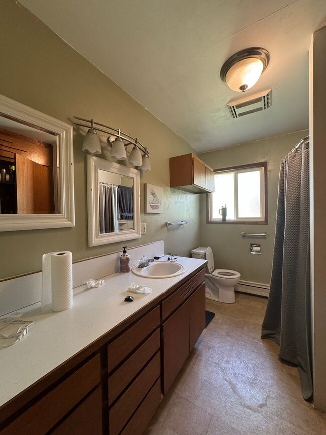 Building Photo - Spacious 5 Bedroom Rental by Park