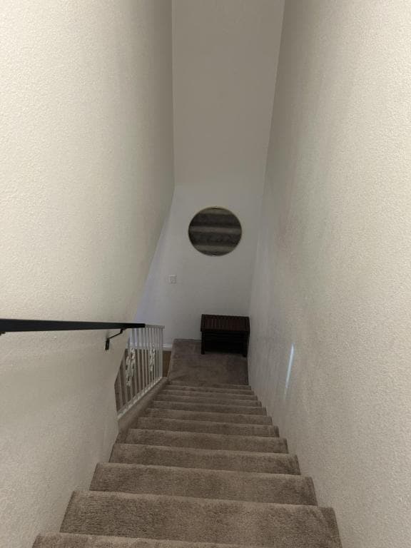 Building Photo - 2215 Poplar Dr