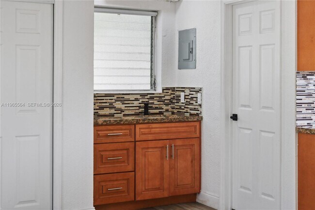 Building Photo - 1501 N 58th Ave