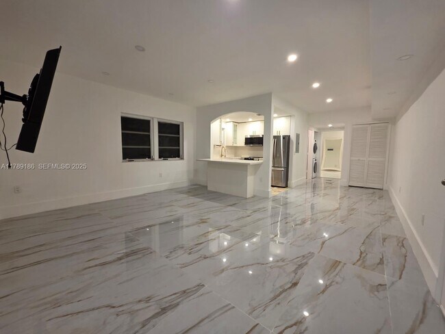 Building Photo - 760 Euclid Ave