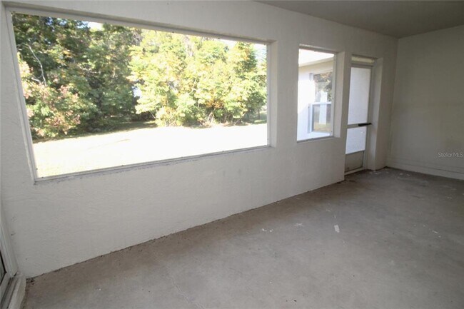 Building Photo - 104 N Main Ave