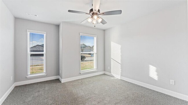 Building Photo - 5902 NW Hoover St