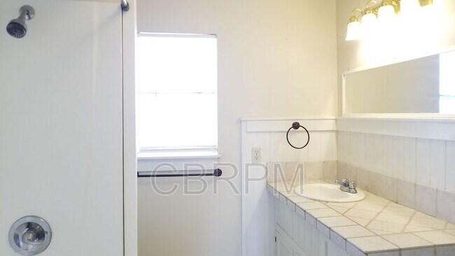 Building Photo - 3507 E 19th St