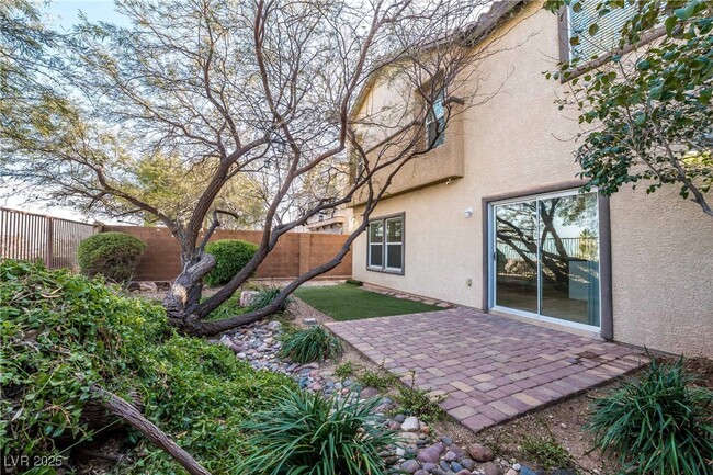 Building Photo - 736 Anacapri St