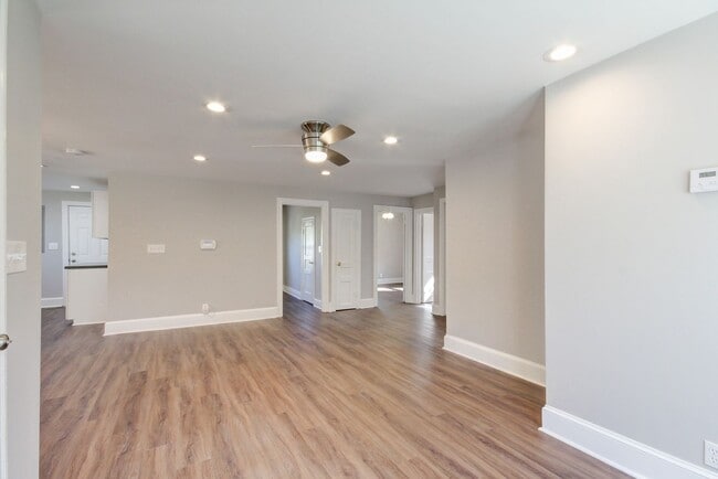Building Photo - Charming Renovated Ranch Style Home With  ...