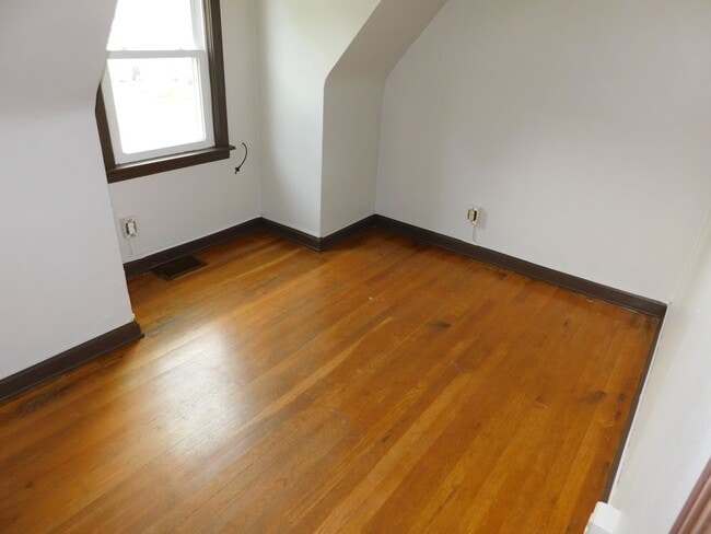 bedroom1 - 218 Fairmont Dr