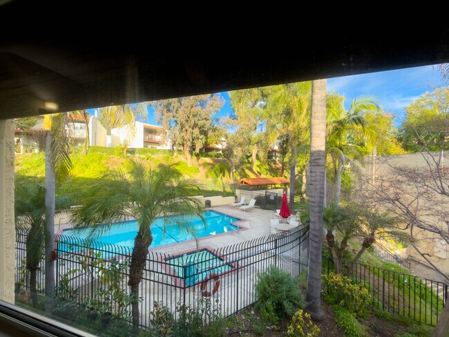 Building Photo - Spacious 4BR with Bonus Room in Cabrini Villas!