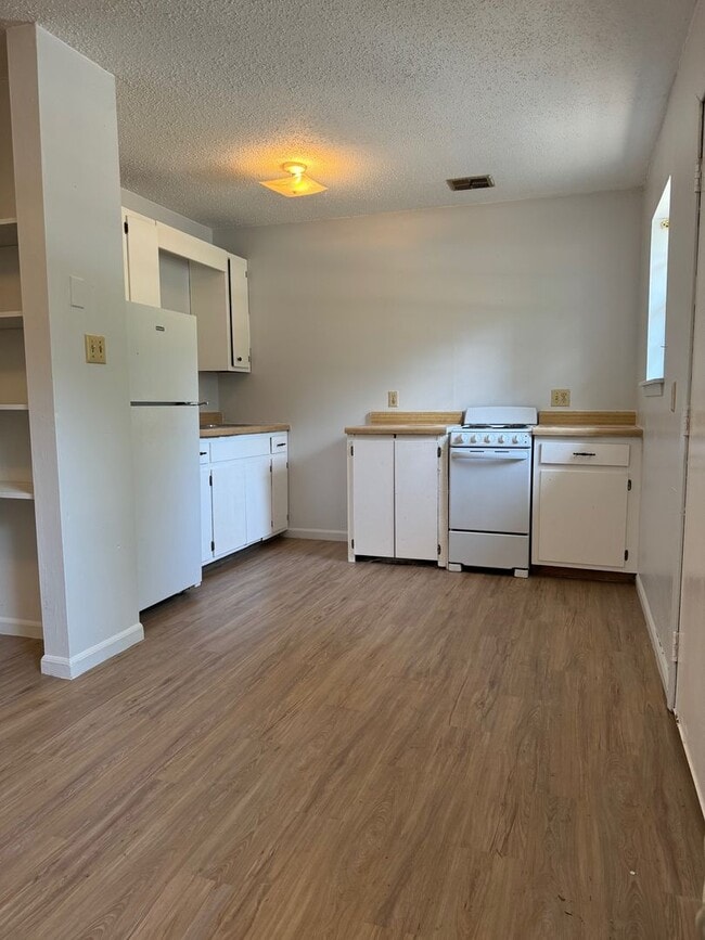 Building Photo - 1600 N Lane UNIT E