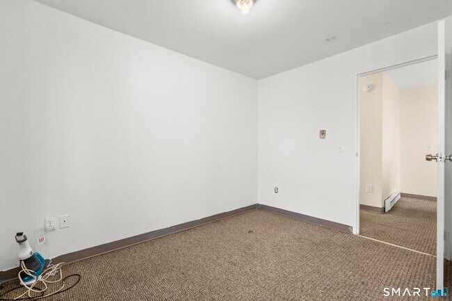 Building Photo - 84 Taylor Ave