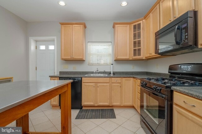 Building Photo - 224 N Milton Ave