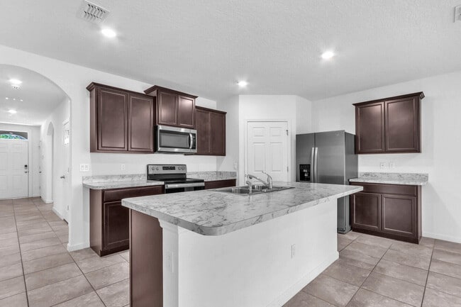 Building Photo - 2550 SE Rock Springs Dr