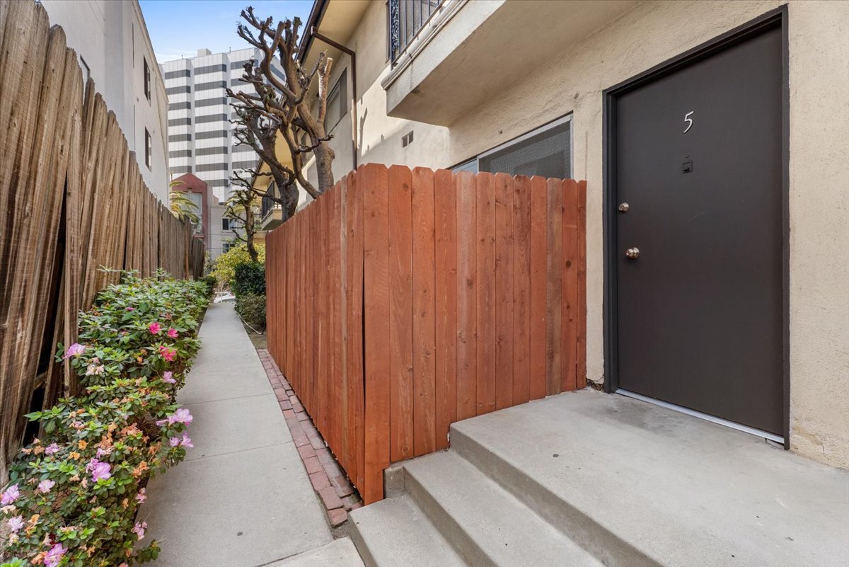 Building Photo - 1236 McClellan Dr