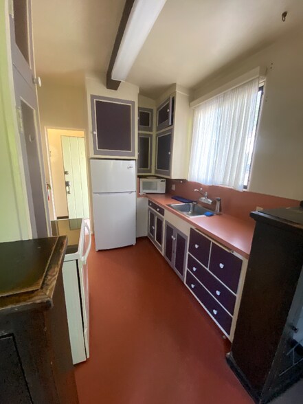 Building Photo - 1701 Le Roy Ave