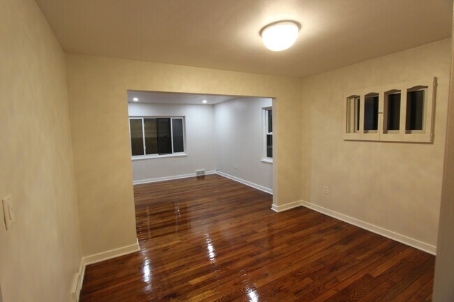 Building Photo - 4511 Main St